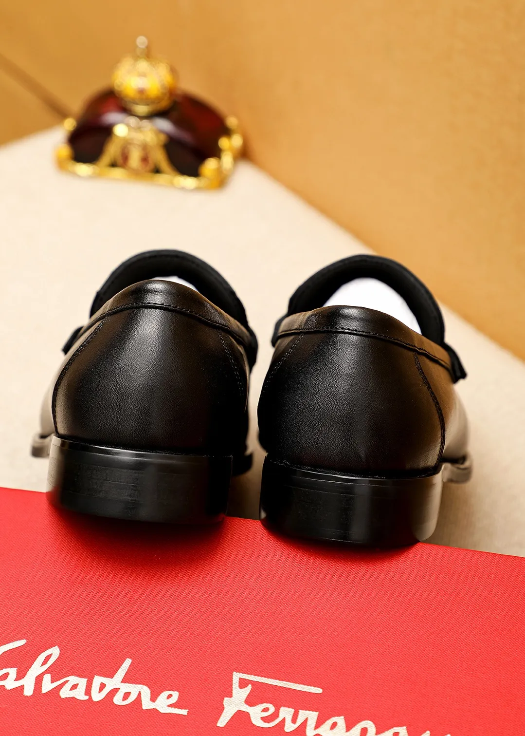 Men's shoes 💰442 💐 Product trademark: Ferragamo "Ferragamo" casual leather shoes Regular size: 38-44 (45.46🉑️customized) Product materials: Selected imported first-layer calfskin embossed upper + classic hardware buckle, imported water-dyed cow leather lining. Strong three-dimensional visual effect, combined outsole Color: 1⃣️color optional